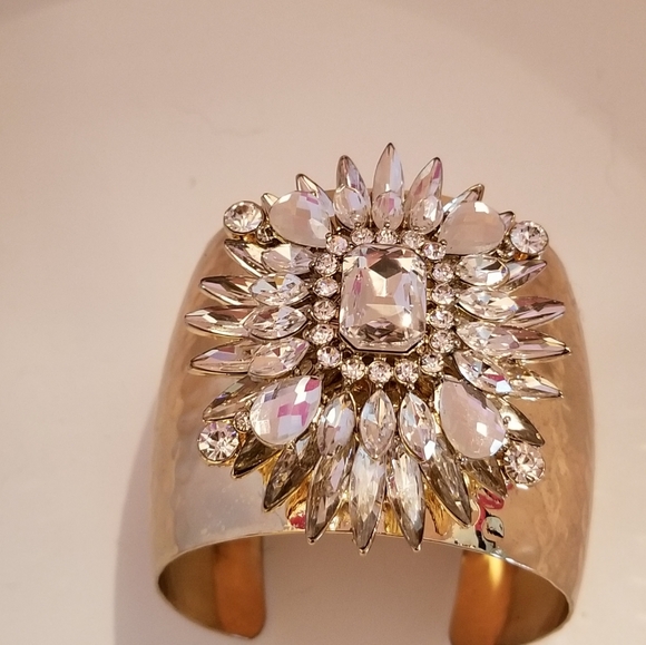 HAMMERED BRASS CUFF WITH BURST OF CRYSTAL RHINESTONES/PERFECT FOR HOLIDAYS - Picture 3 of 3